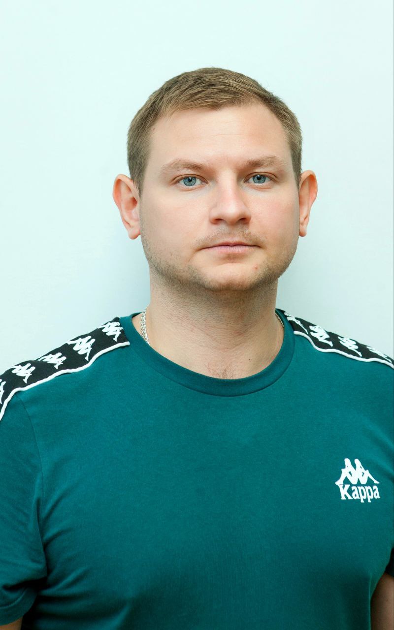Бурлаченко Олег Владиславович.
